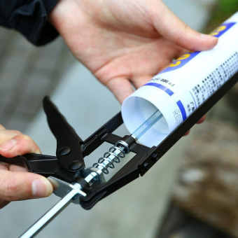 Пистолет для герметика Deko DKFG02 черный от магазина РЭССИ