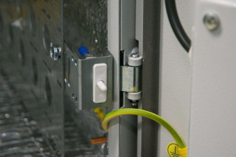 Шкаф коммутационный ЦМО (ШТВ-Н-15.6.5-4ААА-Т1) настенный 15U 600x530мм пер.дв.металл несъемн.бок.пан. 150кг серый 120град. 750мм всепогодный с вентилятором с нагревателем укомплектованный от магазина РЭССИ