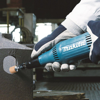 Гравер Makita GD0603 240Вт от магазина РЭССИ