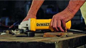 Углошлифовальная машина DeWalt DWE4233 1400Вт 11000об/мин рез.шпин.:M14 d=125мм от магазина РЭССИ
