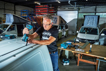 Многофункциональный инструмент Makita DTM52RTJX1 синий/черный от магазина РЭССИ