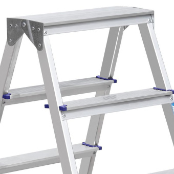 Двухсторонняя алюминиевая стремянка Алюмет 2х4 ступеней. Серия AD7204 от магазина РЭССИ