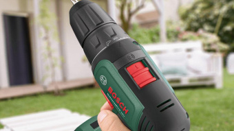 Дрель-шуруповерт Bosch UniversalDrill 18V аккум. патрон:быстрозажимной (кейс в комплекте) (06039D4002) от магазина РЭССИ