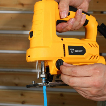 Лобзик Deko DKJS1000 Laser +1пил. 1000Вт 3000ходов/мин от электросети (кейс в комплекте) от магазина РЭССИ