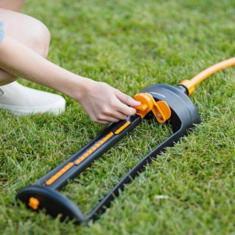 Дождеватель Fiskars 1023661 осцилирующий черный оранжевый от магазина РЭССИ