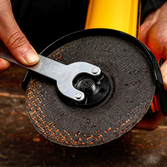 Углошлифовальная машина Deko DKAG1200 1200Вт 12000об/мин рез.шпин.:M14 d=125мм (085-1008) от магазина РЭССИ