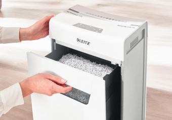 Шредер Leitz IQ Protect Premium 10X белый (секр.P-4) фрагменты 10лист. 18лтр. скрепки скобы от магазина РЭССИ