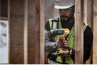 Дрель-шуруповерт DeWalt DCD778M2T-QW аккум. патрон:быстрозажимной (кейс в комплекте) от магазина РЭССИ