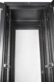 Шкаф коммутационный Lanmaster (TWT-CBB-42U-6X8-P1) напольный 42U 600x800мм пер.дв.перфор. задн.дв.перфор.2-хст. 2 бок.пан. 800кг черный 726мм 92кг 2055мм IP20 металл от магазина РЭССИ