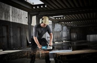 Углошлифовальная машина Makita GA9020SFK 2200Вт 6600об/мин рез.шпин.:M14 d=230мм от магазина РЭССИ