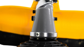 Триммер бензиновый Champion T444S-2 1600Вт 2.2л.с. неразбор.штан. реж.эл.:леска/нож от магазина РЭССИ