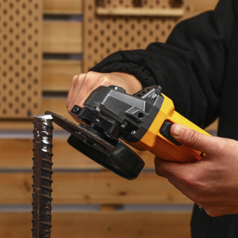 Углошлифовальная машина Deko DKAG850 850Вт 12000об/мин рез.шпин.:M14 d=125мм (085-1007) от магазина РЭССИ