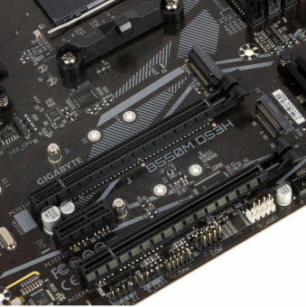 Материнская плата Gigabyte B550M DS3H Soc-AM4 AMD B550 4xDDR4 mATX AC`97 8ch(7.1) GbLAN RAID+DVI+HDMI от магазина РЭССИ