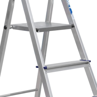 Алюминиевая стремянка Алюмет 6 ступеней. Серия AМ706 Ам706 от магазина РЭССИ