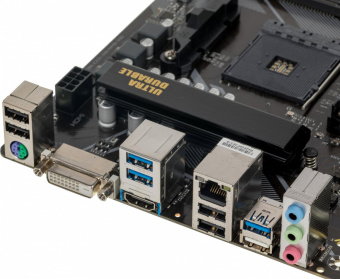 Материнская плата Gigabyte B550M DS3H Soc-AM4 AMD B550 4xDDR4 mATX AC`97 8ch(7.1) GbLAN RAID+DVI+HDMI от магазина РЭССИ