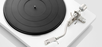 Проигрыватель винила Denon DP-400F частично автоматический белый от магазина РЭССИ