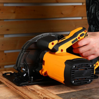 Циркулярная пила (дисковая) Deko DKCS2400-210 2400Вт (ручная) от магазина РЭССИ