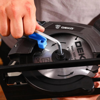 Циркулярная пила (дисковая) Deko CSDK-1500 PRO 1500Вт (ручная) D диска.:165мм (085-1150) от магазина РЭССИ