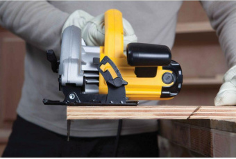 Циркулярная пила (дисковая) DeWalt DWE560-QS 1350Вт (ручная) D диска.:184мм от магазина РЭССИ