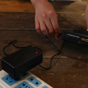 Зарядное устройство Deko DC20V (065-1023) от магазина РЭССИ