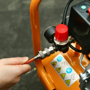 Компрессор поршневой Deko DKAC24 масляный 24л 1500Вт оранжевый/черный от магазина РЭССИ