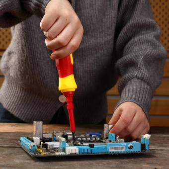 Набор отверточный Deko HT8 14 предметов диэлектр.покр. (жесткий кейс) от магазина РЭССИ