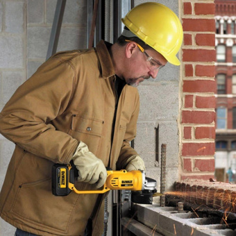 Углошлифовальная машина DeWalt DCG412M2-QW 405Вт 7000об/мин рез.шпин.:M14 d=125мм жестк.кейс от магазина РЭССИ