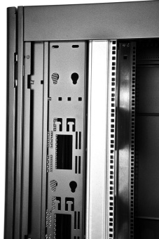 Шкаф серверный ЦМО (ШТК-СП-42.6.10-44АА-9005) напольный 42U 600x990мм пер.дв.перфор. задн.дв.перфор. 2 бок.пан. направл.под закл.гайки 1350кг черный 690мм 139кг 120град. 1950мм IP20 сталь с силовыми розетками укомплектованный от магазина РЭССИ