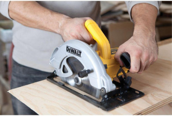 Циркулярная пила (дисковая) DeWalt DWE560-QS 1350Вт (ручная) D диска.:184мм от магазина РЭССИ