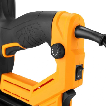 Степлер электрический Deko DKES100 скобы тип 18Ga: 15-25мм гвозди тип 300: 15-32мм от магазина РЭССИ