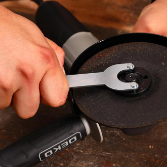 Углошлифовальная машина Deko DKAG900 PRO 900Вт 12000об/мин рез.шпин.:M14 d=125мм (085-1054) от магазина РЭССИ