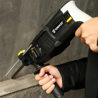 Перфоратор Deko DKH850W патрон:SDS-plus уд.:3Дж 850Вт (кейс в комплекте) от магазина РЭССИ