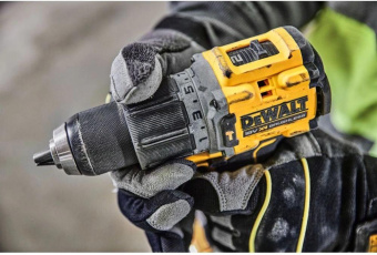 Дрель-шуруповерт DeWalt DCD805NT аккум. патрон:быстрозажимной (кейс в комплекте) от магазина РЭССИ
